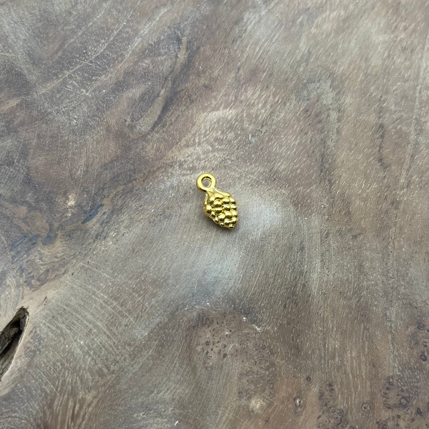 Pomme de pin or
