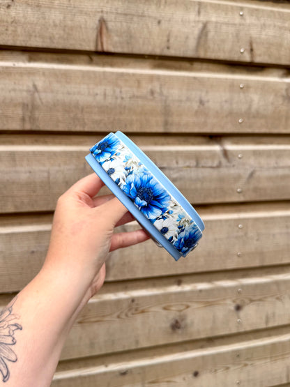 Collier fleurs bleues