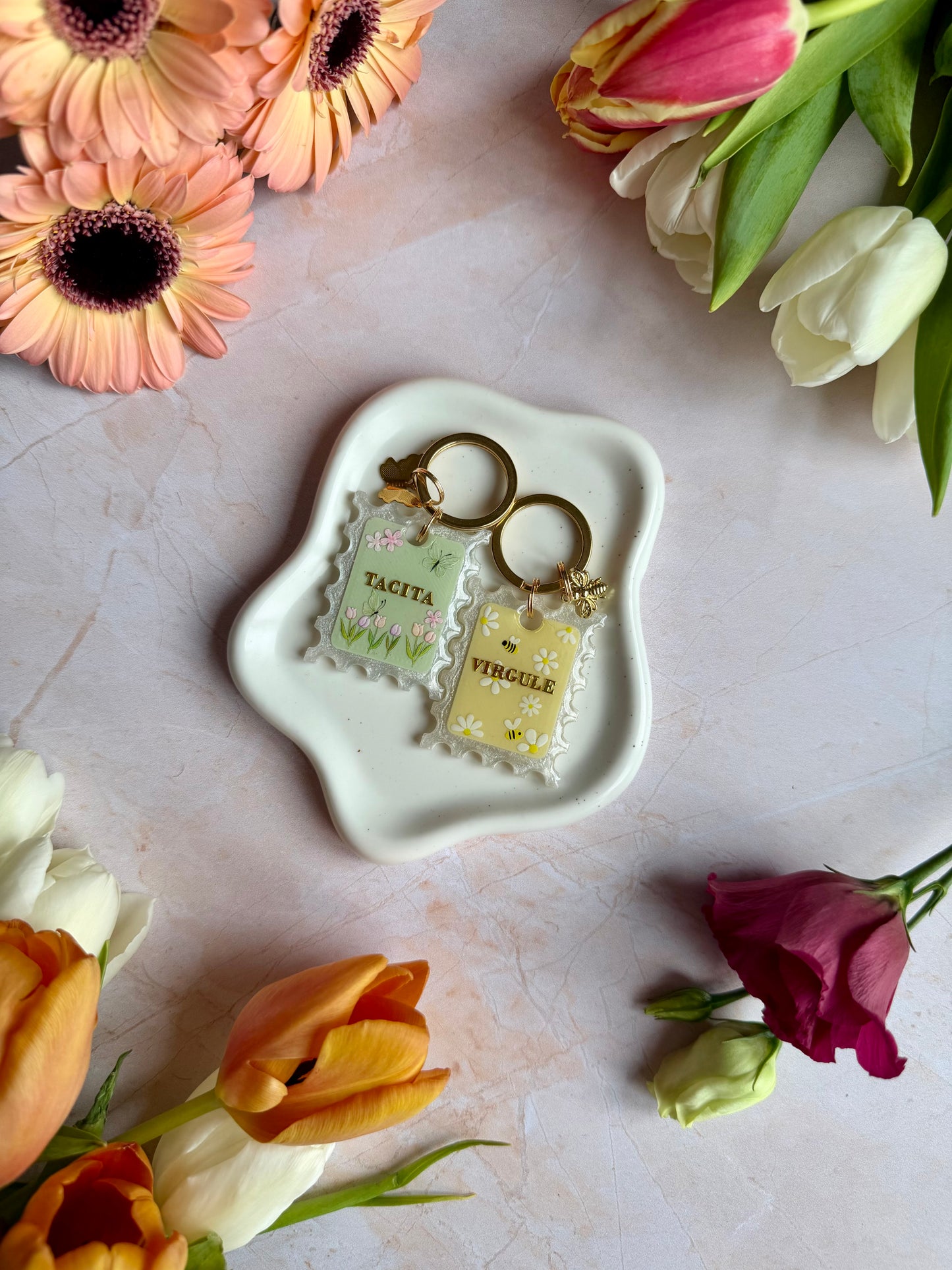 Médaille timbre fleuri