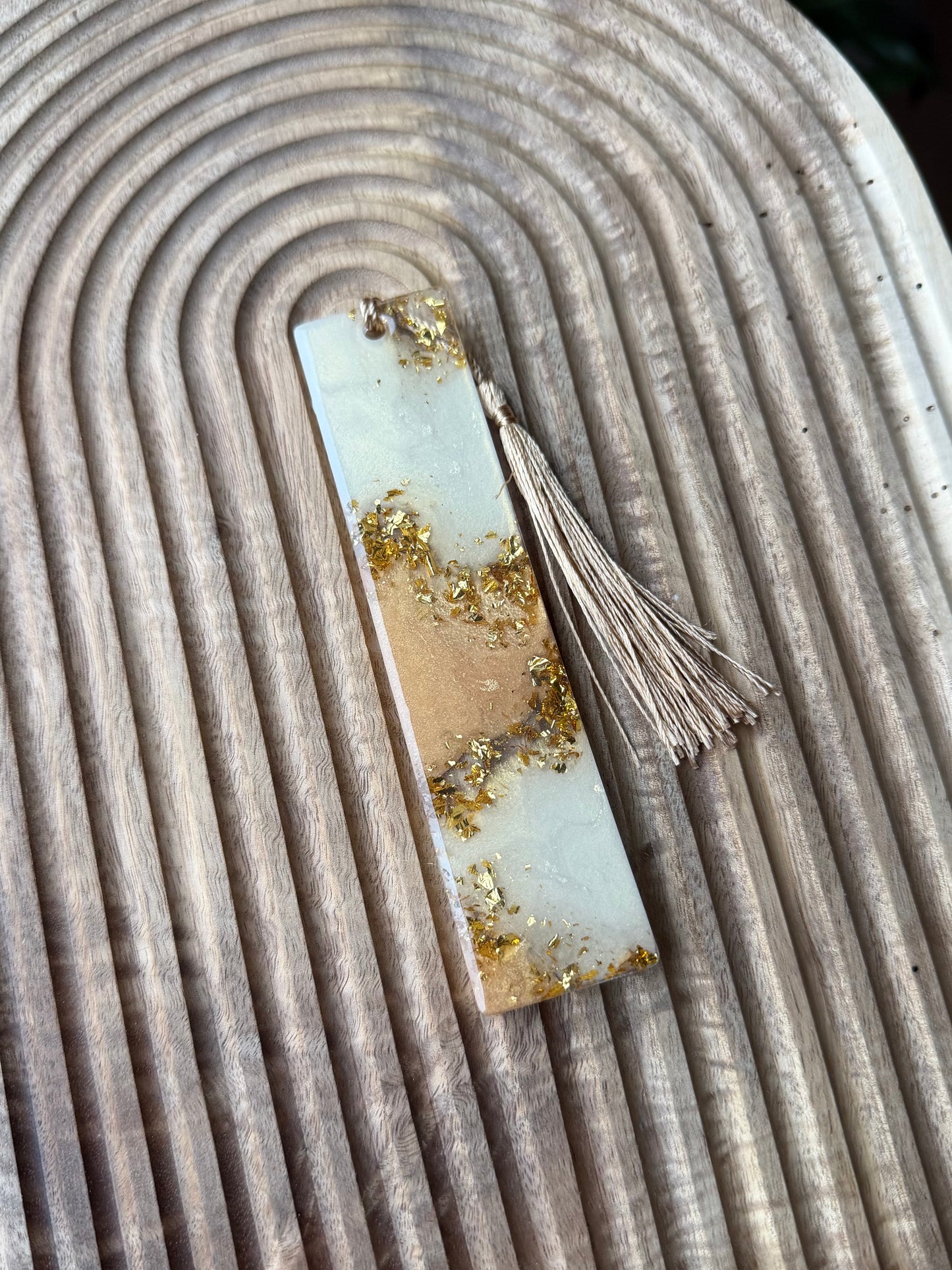 Marque page effet géode pêche et doré - disponible immédiatement