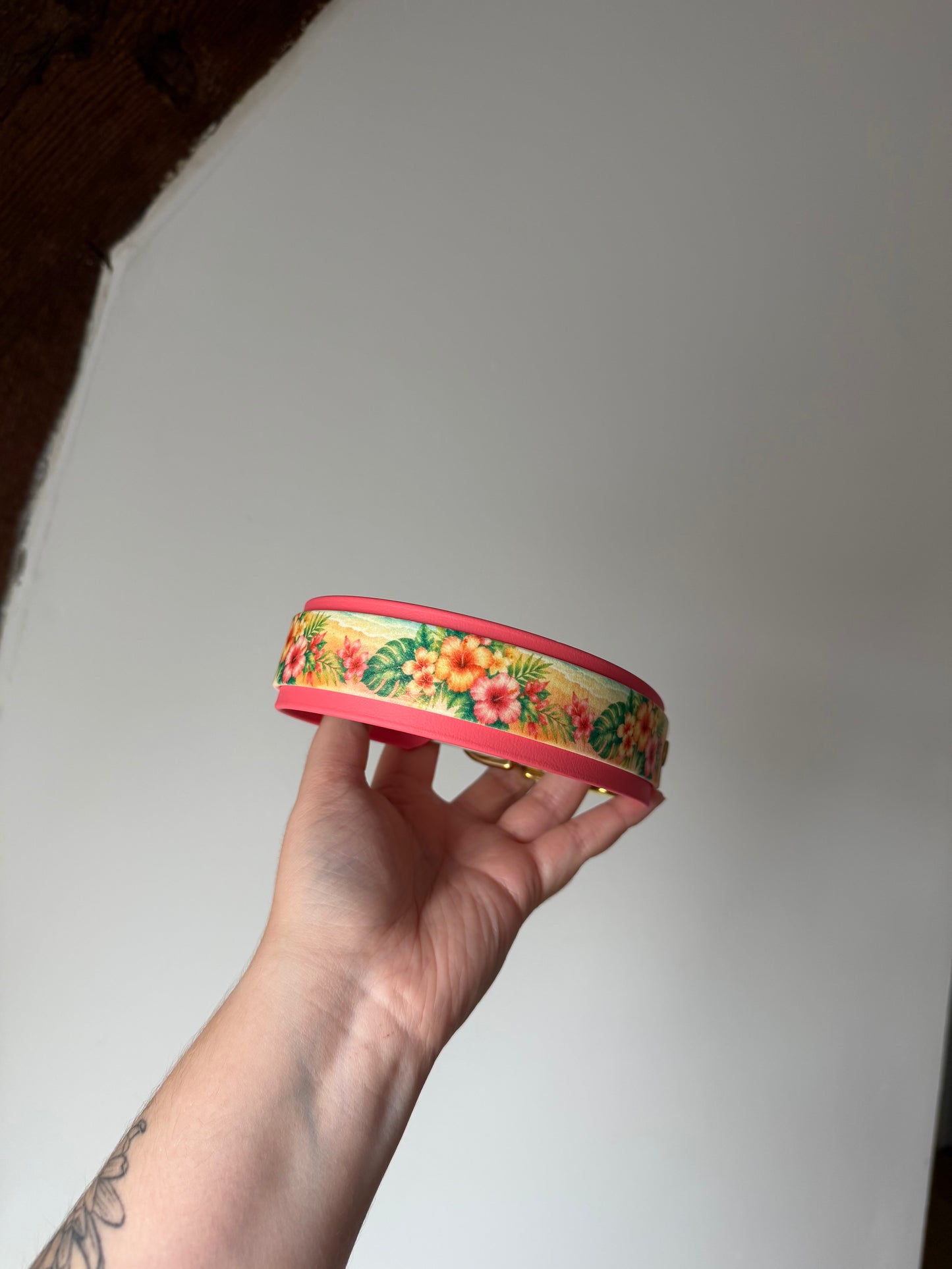 Collier Hibiscus rose (37 à 43cm)