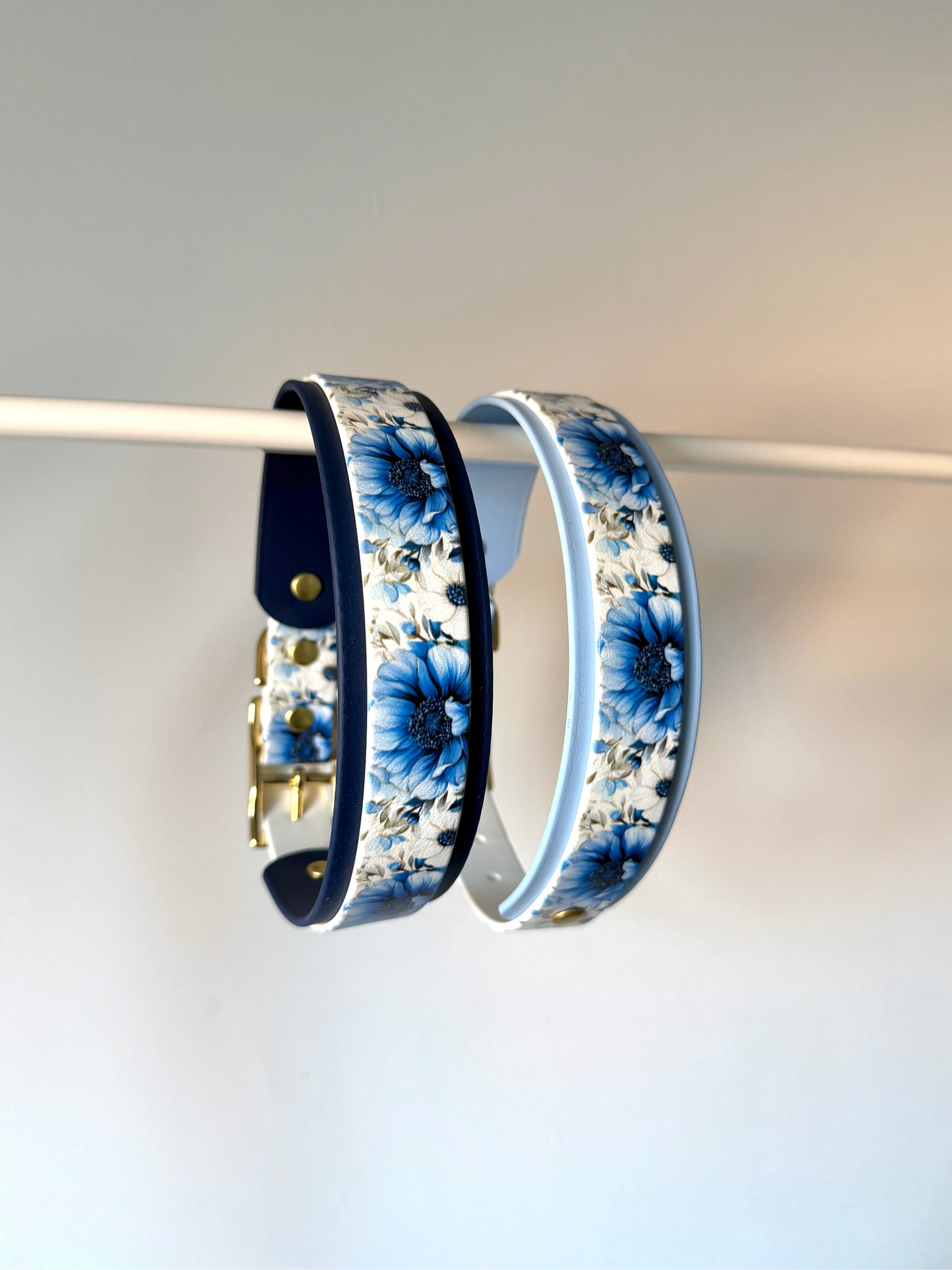 Collier fleurs bleues 25/38mm
